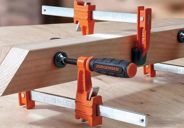 Mastering Wood Clamps: Find Your Perfect Tightness Balance!